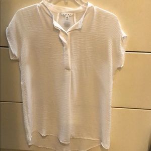 Women’s white top